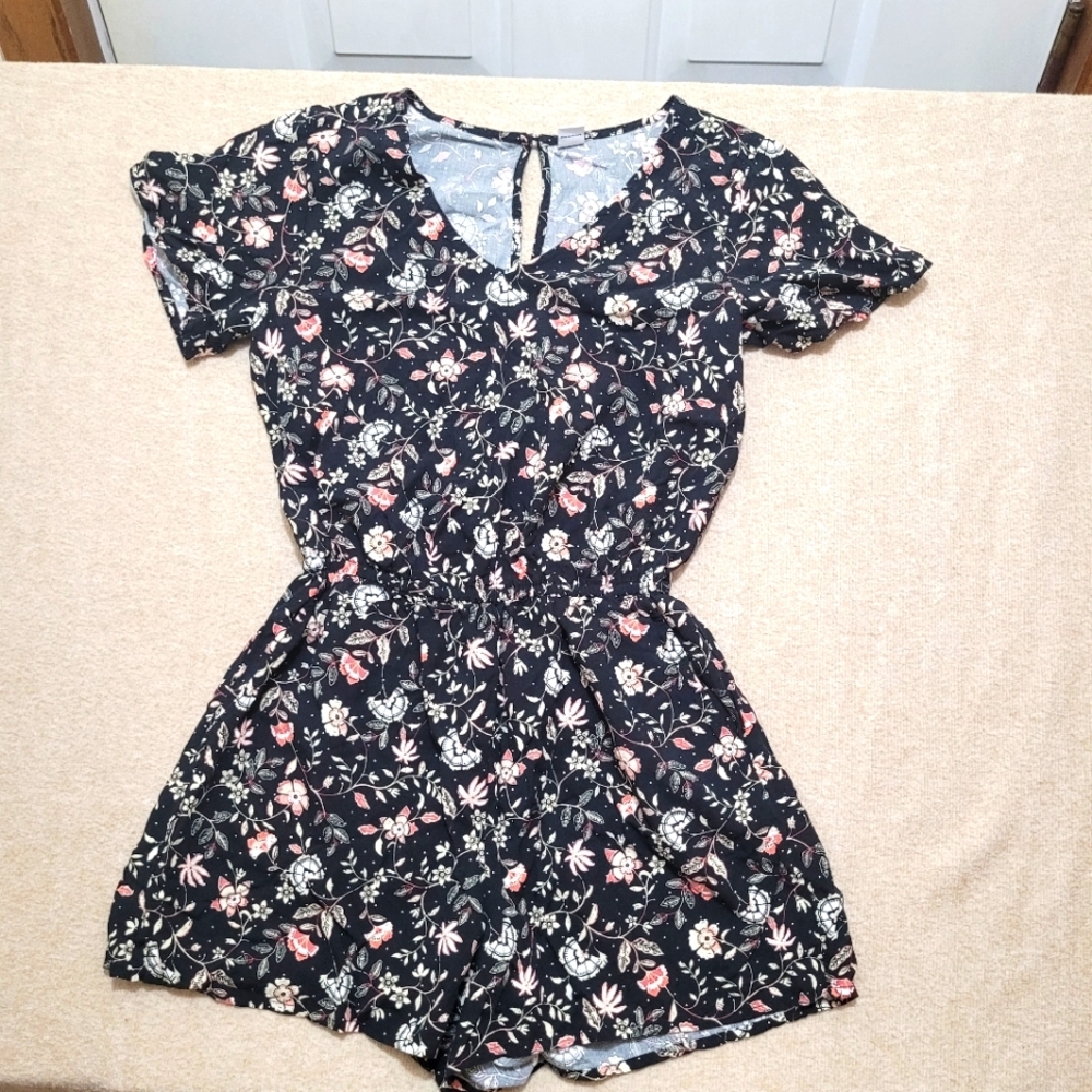 Old Navy Romper Womens XS‎ Black Floral Flowers